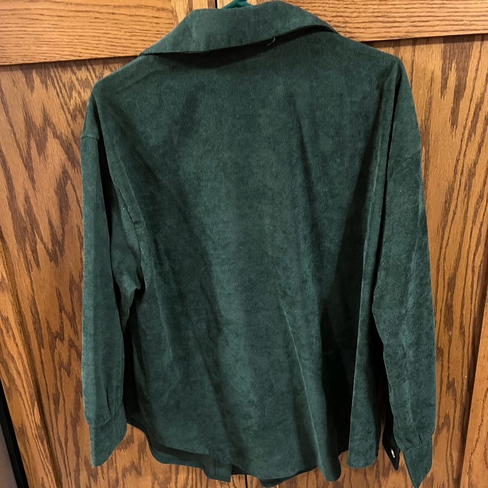 Womens XL forest green lightweight top. Never worn. Runs small.